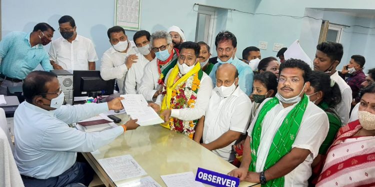 BJD’s Rudrapratap, Congress’s Ajit file nomination papers for Pipili by-polls