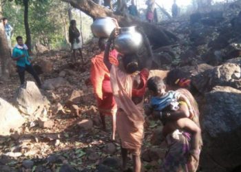 People feed on stream water in Swabhiman Anchal