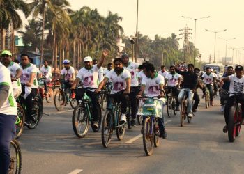 The ruling BJDs youth and students wing took out a mass cycle rally from Biju Patnaik’s birth place of Cuttack to Bhubaneswar.