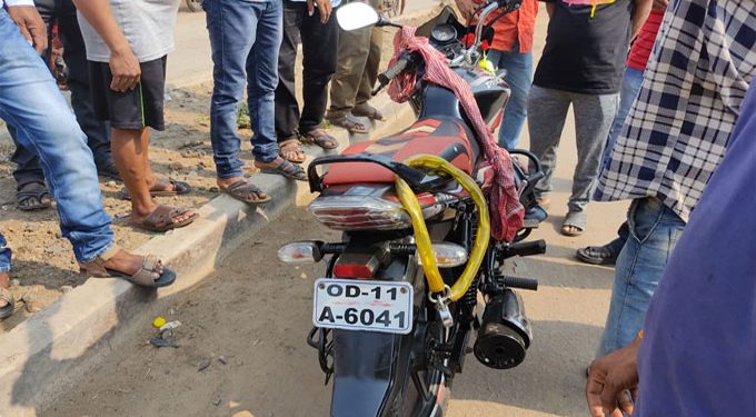 Couple killed, minor daughter critically injured in Jajpur road mishap