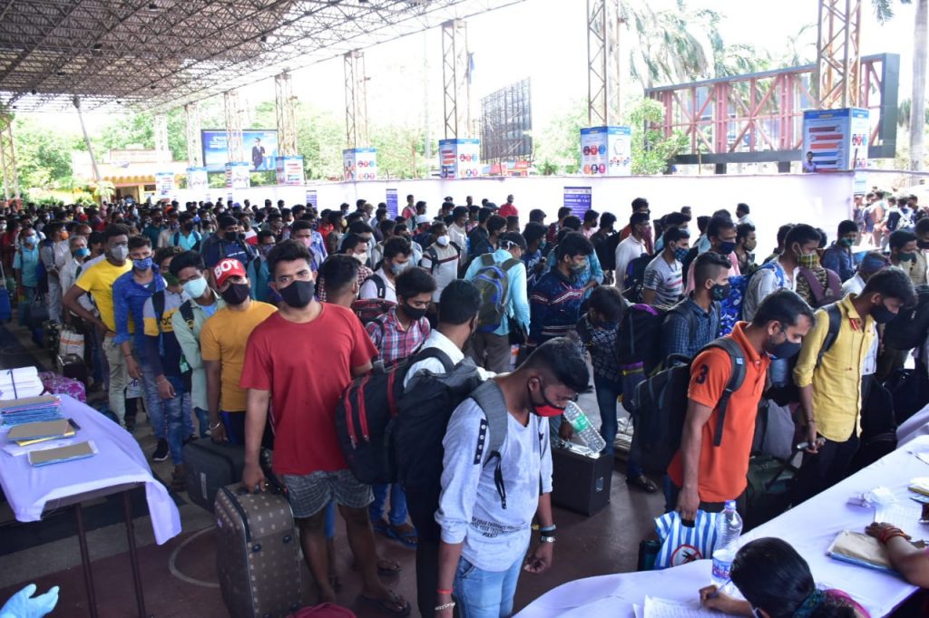 Hundreds of migrants return Odisha amid lockdown rumours 