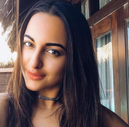 Sonakshi Sinha Shares Her Sunday Selfie Orissapost 