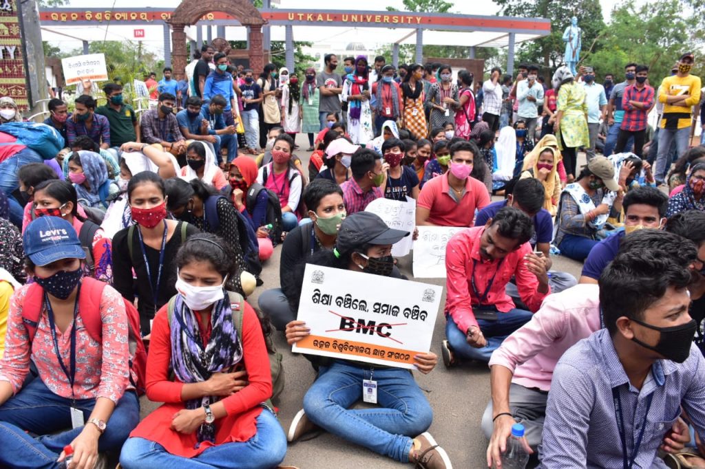 Utkal University students oppose decision to vacate hostels, stage protest
