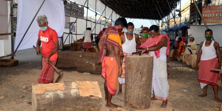 Eight servitors engaged in chariot construction in Puri test positive for Covid-19
