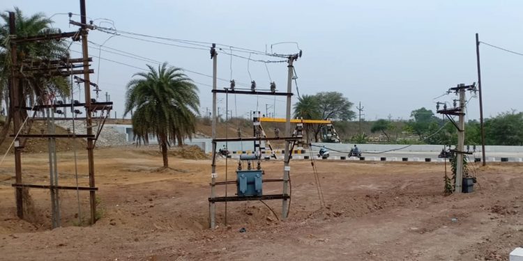 Four open transformers at railway under bridge pose threat to Kalahandi’s Kesinga residents