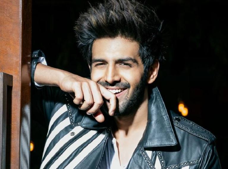 Kartik Aaryan ditches luxury, travels in economy class