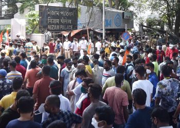 TMC activists protest outside the CBI office at Nizam Palace in Kolkata over the arrest of party leaders in connection with the Narada scam case      PTI photo