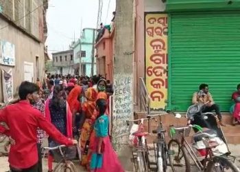 Police close clothes shop in Balasore district after huge crowds gather due to ‘discount’ sale