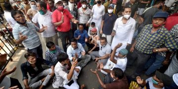 TMC activists shout slogans as they protest outside the CBI office in Nizam Palace, Kolkata, over the arrest of party leaders in connection with the Narada scam case Monday, May 17. (File photo, PTI)
