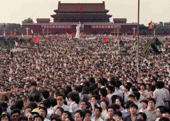 Tens of thousands in a crowd at the Forbidden City in China. (Image: Wikimedia Commons)