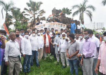 Congress leaders, including Suresh Routray, protest the proposed relocation of the warrior-horse statue at Master Canteen Square in Bhubaneswar