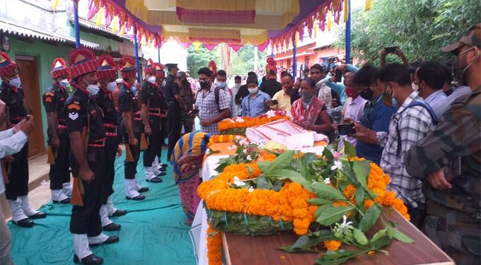 Odia jawan Sanjay Kumar Pradhan cremated with full state honours in Kandhamal district