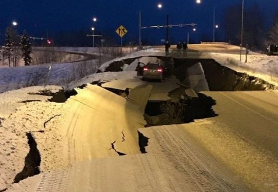 Massive 8.2 earthquake rocks Alaska, tsunami warning ...