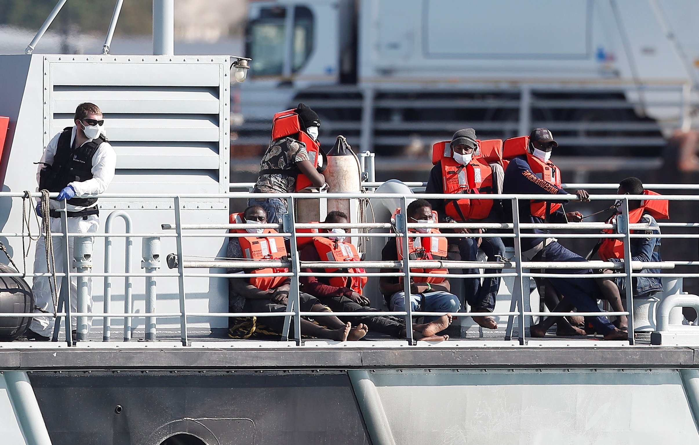 tourist boat in greece on fire