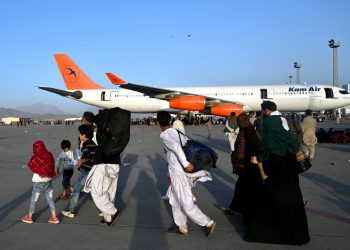 afghanistan crisis - Taliban urges undocumented people to leave Kabul airport