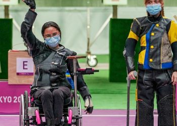 **EDS: TWITTER IMAGE POSTED BY @Tokyo2020hi** Tokyo: Indian sports shooter Avani Lekhara waves after winning gold medal in women's 10m air rifle standing SH1 event at the Tokyo Paralympics, Monday, Aug 30, 2021. (PTI Photo)