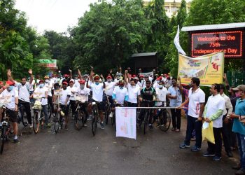 Former hockey player Dilip Tirkey flags off the cyclothon in Bhubaneswar, Friday
