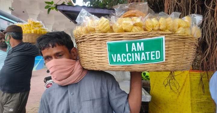 Hinjlicut street vendors say ‘I am vaccinated’