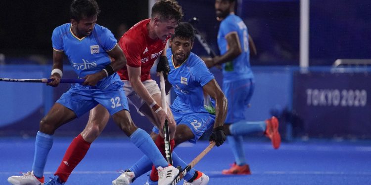 Tokyo: Britain's Thomas Sorsby, center left, drives the ball against India's Vivek Sagar Prasad (32) and Varun Kumar (22) during a men's field hockey match at the 2020 Summer Olympics, Sunday, Aug. 1, 2021, in Tokyo, Japan. AP/PTI(AP08_01_2021_000215B)