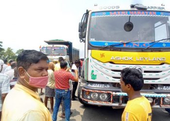 Protestors clash with cops over Kharasrota drinking water project in Kendrapara district