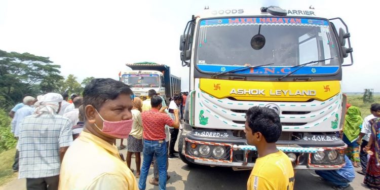 Protestors clash with cops over Kharasrota drinking water project in Kendrapara district