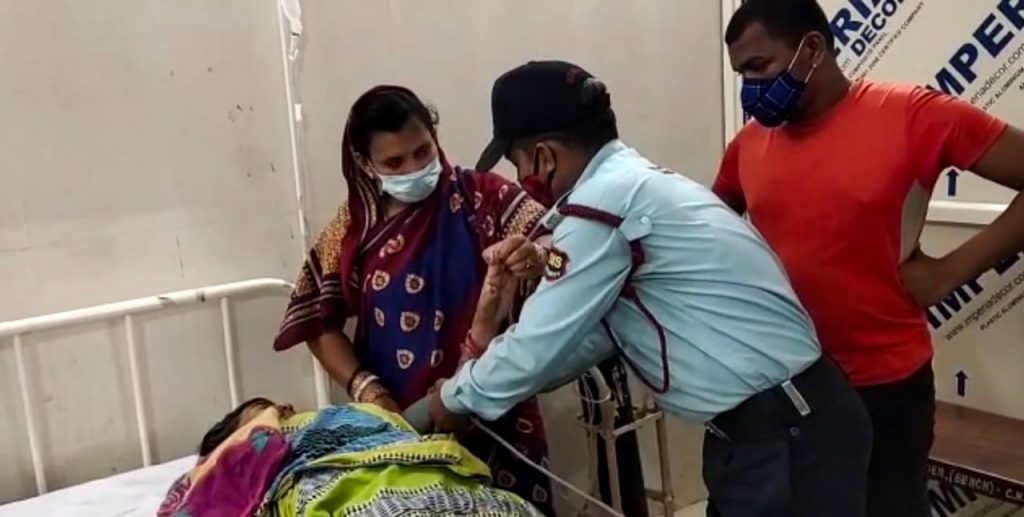 Security guard provides health services at Hinjili hospital in Ganjam; video goes viral