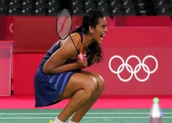 AP announces Rs 30L cash reward to PV Sindhu