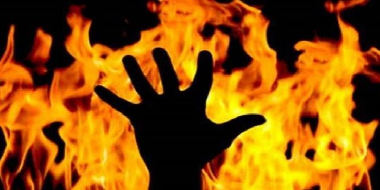 Woman charred to death, husband critical as gas cylinder explodes