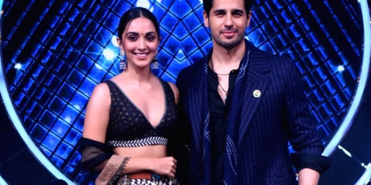 Sidharth, Kiara cheer 'Indian Idol 12' finalists in I-Day Special