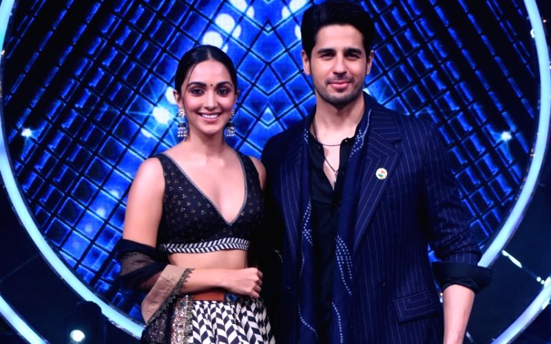 Sidharth, Kiara cheer 'Indian Idol 12' finalists in I-Day Special