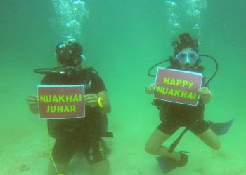 Young scuba diver, father send out Nuakhai wishes from 40-feet below sea 