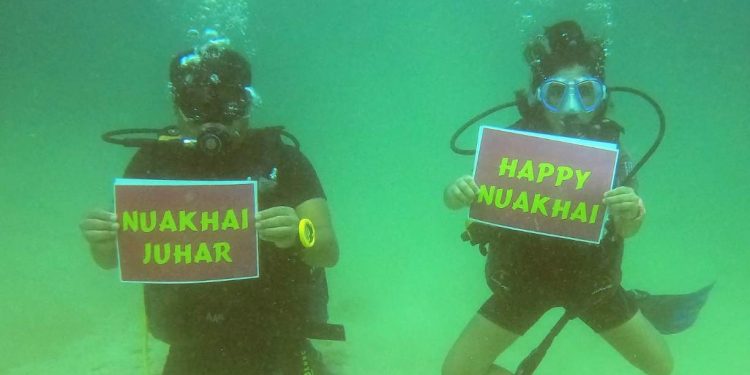 Young scuba diver, father send out Nuakhai wishes from 40-feet below sea 
