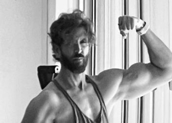 Hrithik Roshan biceps, pic
