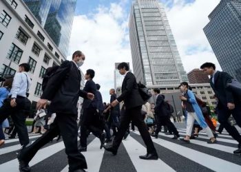Japan revises GDP to nearly flat, shows fragile recovery