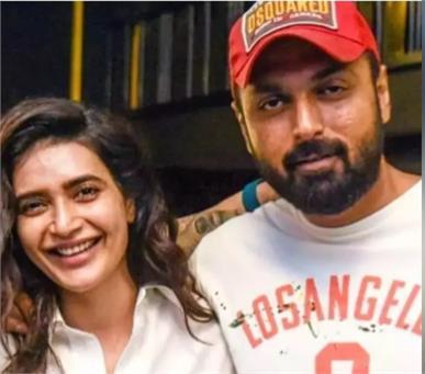 Karishma Tanna secretly engaged to boyfriend Varun Bagera?