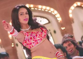 Mallika Sherawat to debut in Tollywood with 'Nagamati'