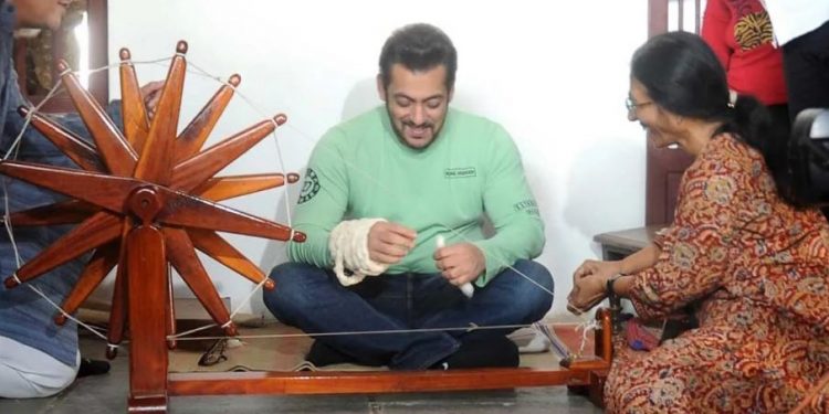 Salman tries his hand at 'charkha' in Sabarmati Ashram