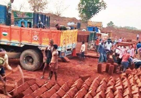 Wanton loot of laterite stones in 2000 mines