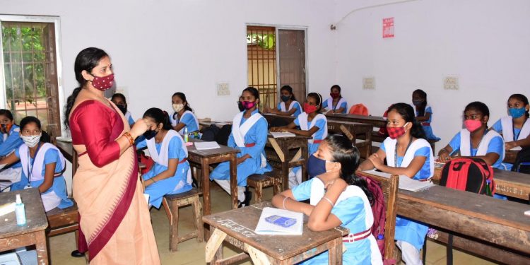 Odisha Govt Regularises Services of 9,200 Junior Teachers