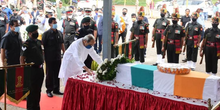 CM Naveen Patnaik pays floral tributes to Odia IAF officer Rana Pratap Das