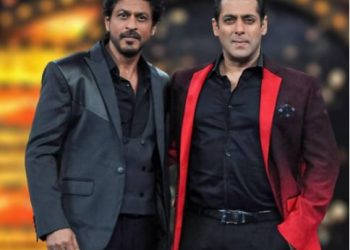 Fan speaks against Shah Rukh Khan in front of Salman Khan; see what he does