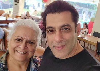 Salman Khan good, happy and healthy after snake bite; see pics