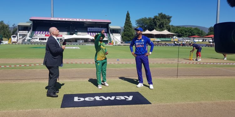 Team India win the toss and elect to bowl first in the final ODI.(Photo:BCCI/Twitter)