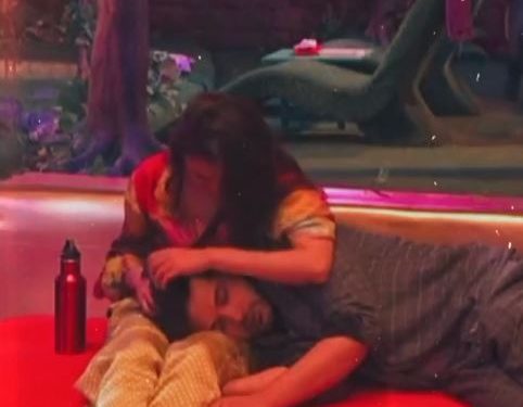 'Bigg Boss 15': Tejasswi gets insecure as Karan supports Shamita