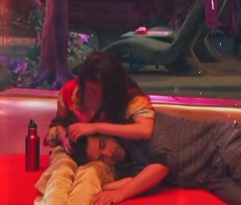 'Bigg Boss 15': Tejasswi gets insecure as Karan supports Shamita