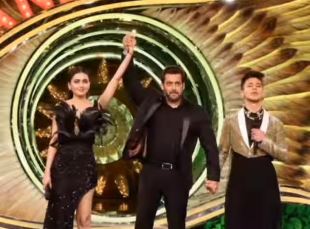 'Bigg Boss 15': Netizens unhappy with Tejasswi's win, extend support to Pratik