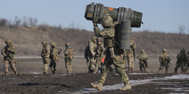 Arms pouring in Ukraine, Russia broadens its offensive