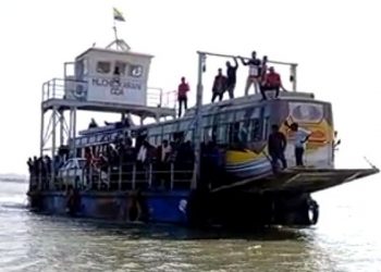 Floating bridge vessel with 100 people onboard gets stuck in Chilika