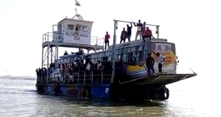 Floating bridge vessel with 100 people onboard gets stuck in Chilika