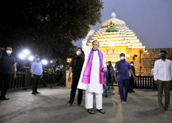 Odisha CM Naveen Patnaik felicitates people for giving land for 'Ekamra' project around Lingaraj temple